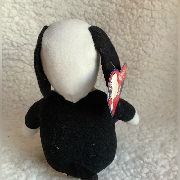 Whitmans Peanuts Plush Valentine Snoopy Dog Tuxedo Plush Stuffed Animal w Tags - Picture 3 of 5